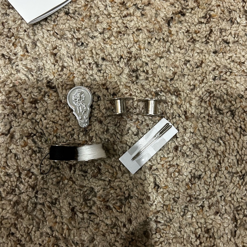 Mini Sewing Machine - Picture 4 of 15